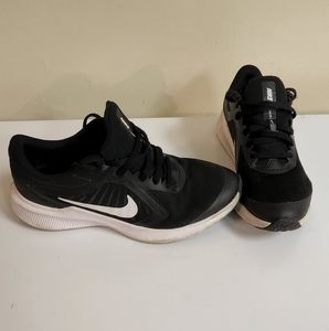 Nike Black Sneaker boy's 4Y